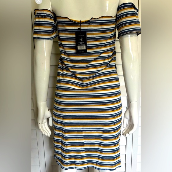 NWT BODY STRIPPED COLD SHOULDER DRESS WOMEN SIZE LARGE LARGE - Picture 6 of 10